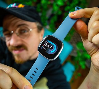 Fitbit Versa 4 im Test: Als Smartwatch versagt