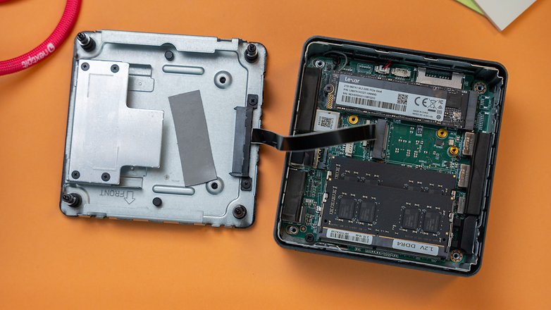 Opened Mini IT 13 showing the two DDR4 and 2280 M2 slots occupied, plus a free 2242 M2 slot