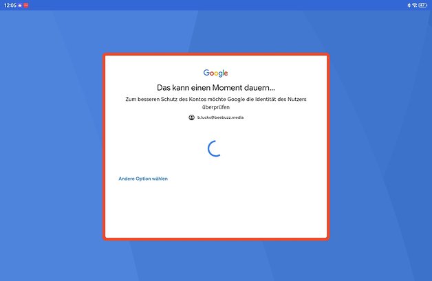 Google-Überprüfungsnachricht auf Huawei MatePad mit blauem Hintergrund.