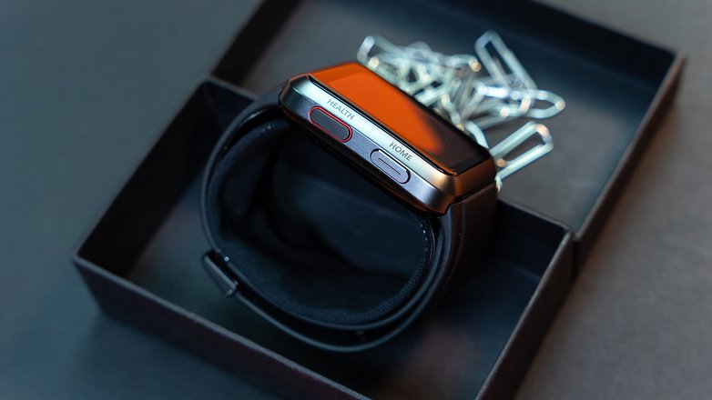 Huawei Watch D : un tensiomètre dans une montre connectée spécialisée santé  pour 400 € - Les Numériques