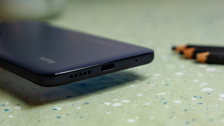 Das Redmi Note 11 wird per USB-C aufgeladen.