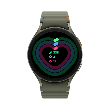 Samsung Galaxy Watch 7 zeigt Herzfrequenz und Aktivitätsmetriken an.