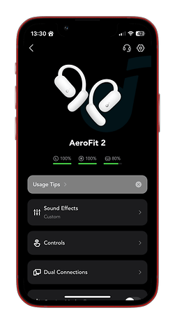 Un smartphone affichant l'application AeroFit 2 avec les niveaux de batterie des écouteurs et des conseils d'utilisation.