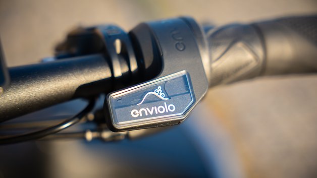 Nahaufnahme eines Enviolo-Gangschalters an einem Fahrradlenker.