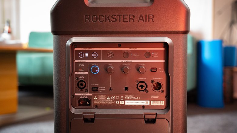You will not find yourself short on connectivity options with the Rockster Air 2!