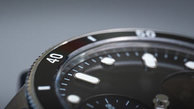 Nahaufnahme der Withings ScanWatch Nova, die das Ziffernblatt und Details um die 40-Sekunden-Marke zeigt.
