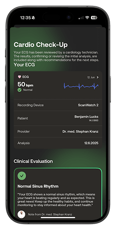 Zusammenfassung des Cardio-Check-Ups mit EKG-Ergebnissen, Bewertung des normalen Sinusrhythmus und Notiz des Arztes.