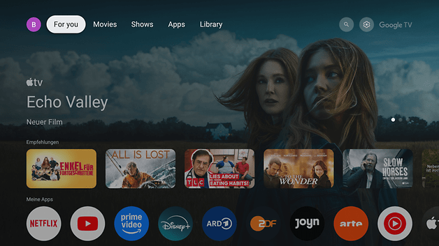 Google TV-Oberfläche mit dem Film 'Echo Valley' und App-Icons für Streaming-Dienste.