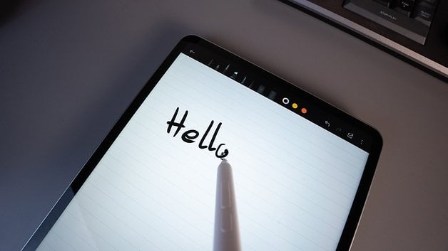 A Xiaomi Pad 7 shows the handwritten word 'Hello' on a lined background.