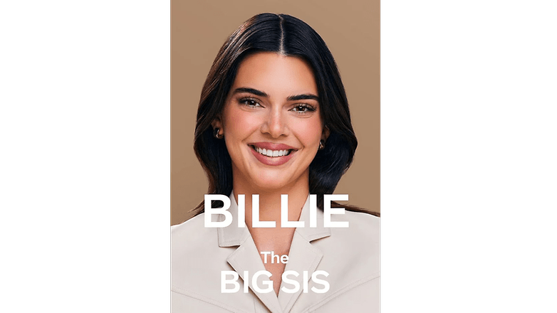 Eine lächelnde Frau mit langen dunklen Haaren, die eine beige Jacke trägt. Text: BILLIE The BIG SIS. Eine lächelnde Frau mit langen dunklen Haaren, die eine beige Jacke trägt. Text: BILLIE The BIG SIS.