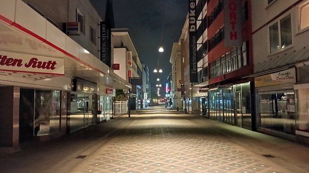 Fußgängerzone bei Nacht