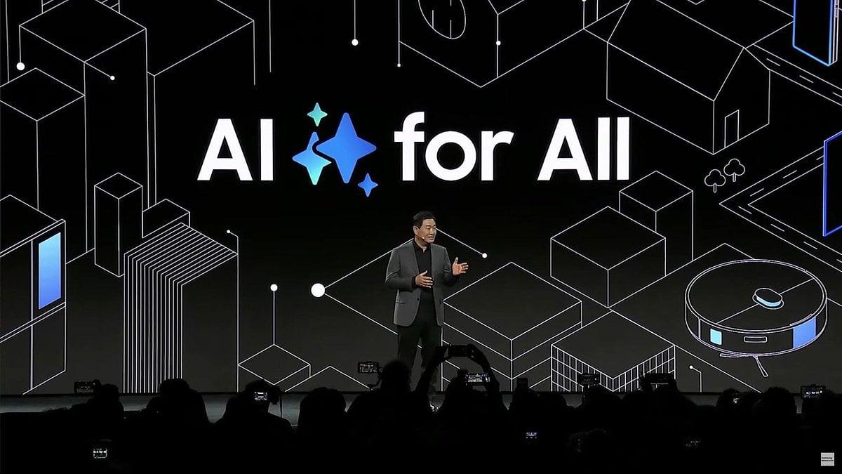 Un conférencier sur scène avec 'AI for All' affiché derrière lui lors d'un événement Samsung.