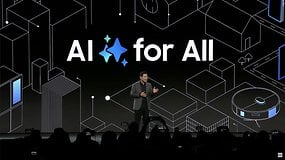 Ein Referent auf der Bühne mit 'AI for All' im Hintergrund während einer Samsung-Veranstaltung.