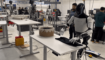 Tesla-Roboter beim Wäsche-Falten