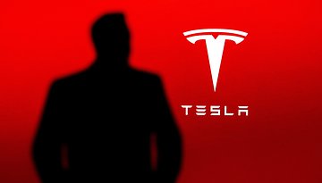 Musk-Silhouette vor dem Tesla-Schriftzug