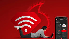 Vodafone-Logo und WLAN-Symbol plus Vodafone App und ein Notebook-Nutzer