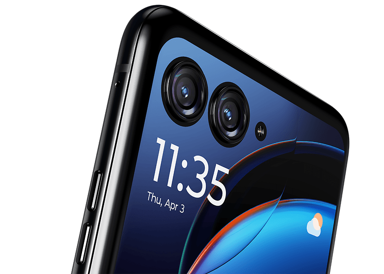 Motorola Razr+ (2023) external screen and cameras up close