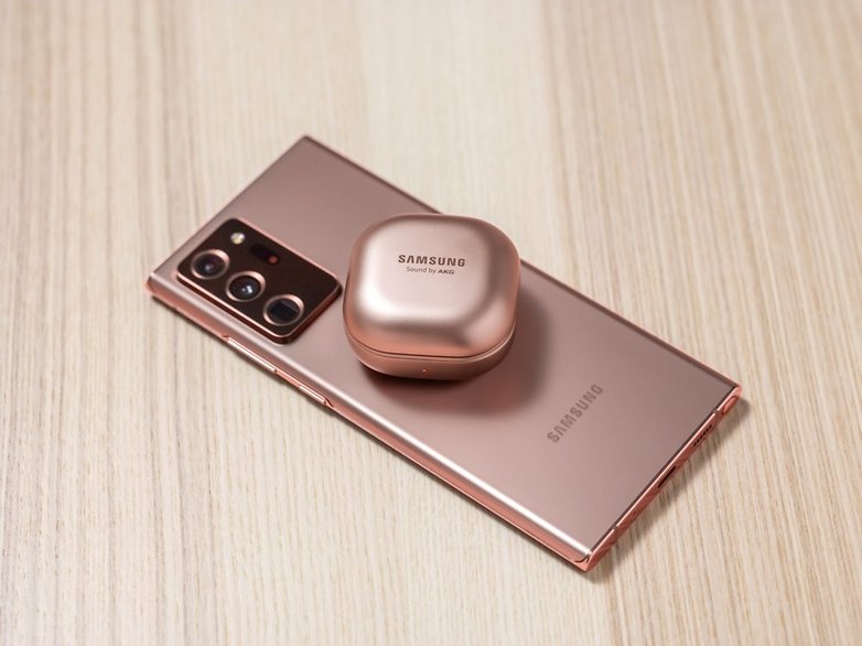 Galaxy Note 20 Ultra lädt In-Ears per Wireless Power Share