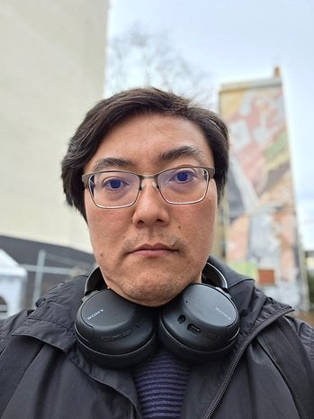 Samsung Galaxy S25+: Ultra-wide angle selfie - Portrait mode on