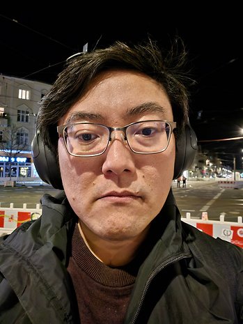 Samsung Galaxy S25+: Ultra-wide angle selfie