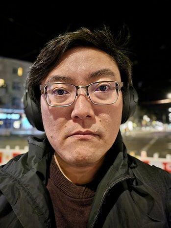 Samsung Galaxy S25+: Ultra-wide angle selfie - Portrait mode on