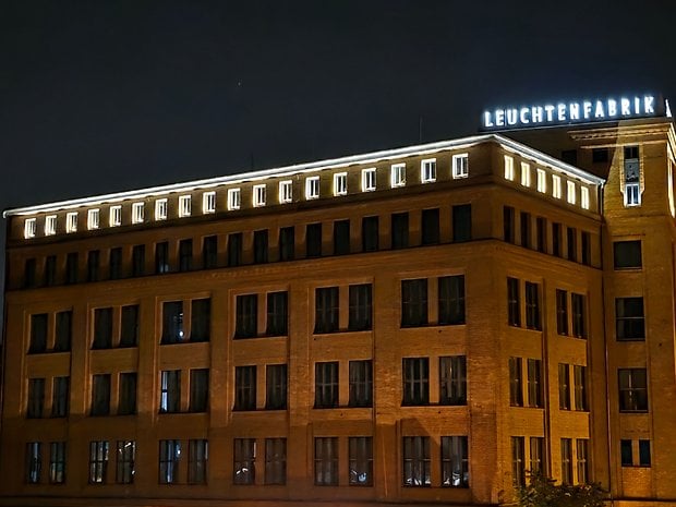 Samsung Galaxy Z fold 7: Telephoto camera (3x) - Night mode on