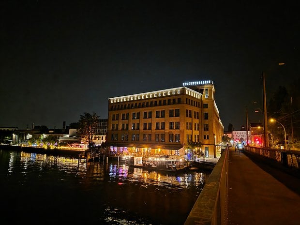 Samsung Galaxy Z fold 7: Main camera - Night mode on