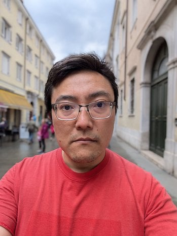 Google Pixel 8a: Selfie - Portrait mode on