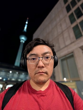 Google Pixel 9 Pro: Ultra-wide angle selfie - Portrait mode on