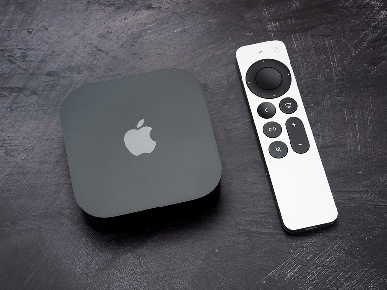 Apple TV 4K 2022 Produktbild mit Fernbedienung