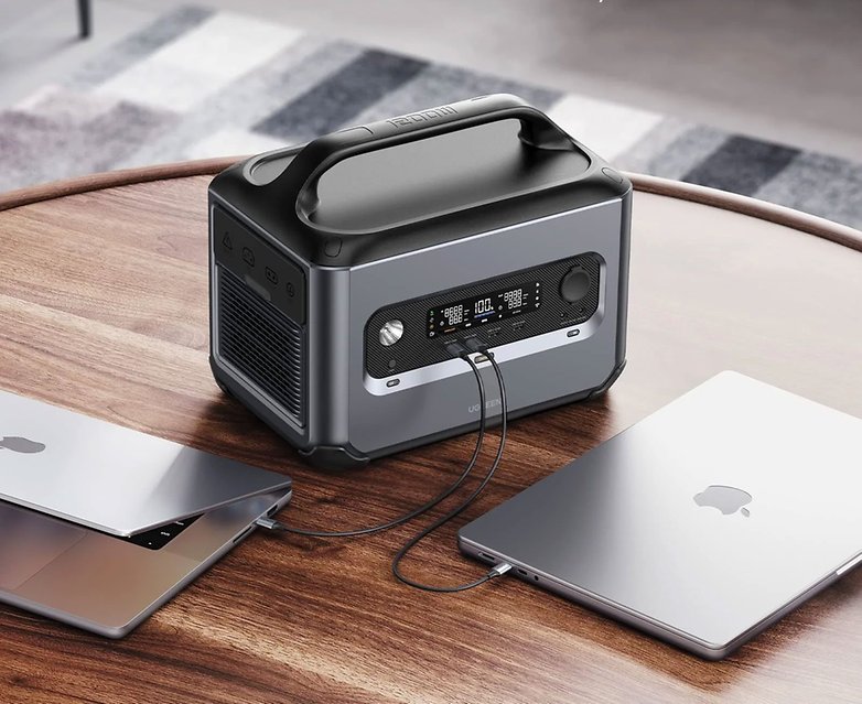 Ugreen PowerRoam 600 charging two Apple MacBook Pros