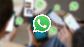 Das WhatsApp-Logo vor einem HIntergrund.