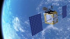 Satélite Eutelsat em órbita com painéis solares e antenas visíveis contra um fundo azul da Terra.