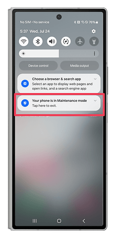 One UI screenshots showing how to use the Maintenance mode when sending the phone for repairs.