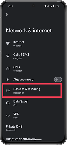 Screenshots showing how to activate a Wi-Fi hotspot on Android