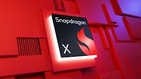 Logo du processeur Snapdragon X sur un fond rouge avec un design moderne.