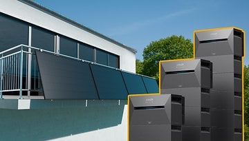 Anker Solix 3 Pro-Photovoltaikanlagen auf einem Balkon mit gestapelten Energiespeichereinheiten.