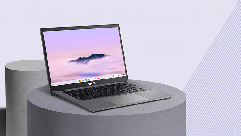 Asus Chromebook Plus CX34 auf einem Podest