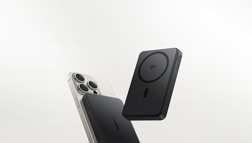 Amazon-Knaller: Qi2-Powerbank von Baseus für unter 30 Euro Baseus Qi2 powerbank with iphone