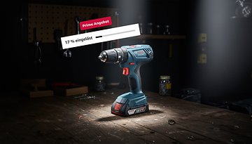 Bosch Profi-Bohrer auf einer Holzwerkbank mit Spotbeleuchtung und Werbetext.