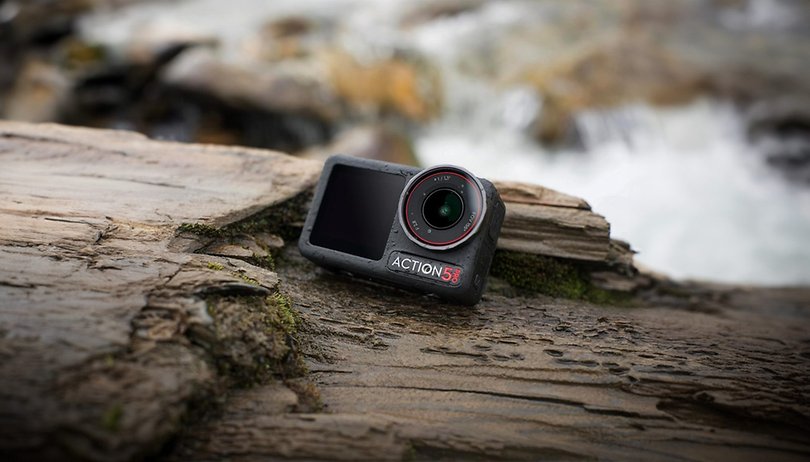GoPro kann einpacken: DJI Osmo Action 5 Pro fällt deutlich unter 300 € DJI Osmo action 5 Pro on wood
