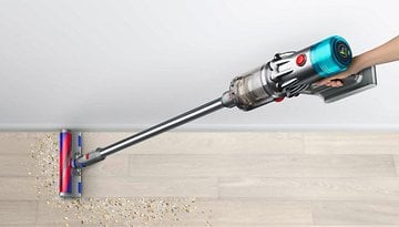 Dyson V12 Origin am saugen