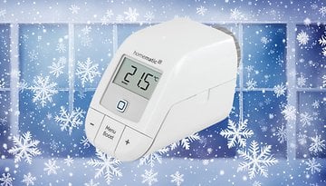 Homematic IP-Thermostat zeigt 21,5°C auf einem verschneiten Hintergrund.