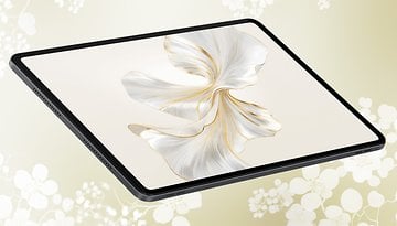 Ein schlanker Tablet, der ein künstlerisches Design mit fließenden Linien und sanften Farben zeigt.