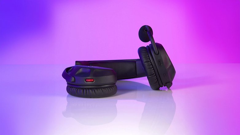 Kabelloses Gaming-Headset mit schlankem Design, verstellbaren Ohrmuscheln und abnehmbarem Mikrofon. Kabelloses Gaming-Headset mit schlankem Design, verstellbaren Ohrmuscheln und abnehmbarem Mikrofon.