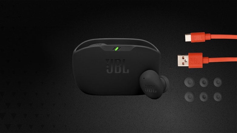 JBL Wave 2 In-Ear-Kopfhörer mit Ladeetui und USB-Kabeln.
