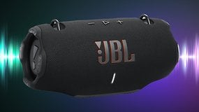 JBL Xtreme 4 tragbarer Bluetooth-Lautsprecher in Schwarz mit JBL-Logo.