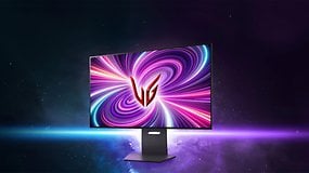 LG UltraGear OLED GS95UE-B Gaming-Monitor, der lebendige wirbelnde Farben und das Logo zeigt.