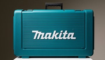 Ein tealfarbener Makita Werkzeugkoffer mit dem deutlich sichtbaren Makita-Logo auf der Vorderseite.