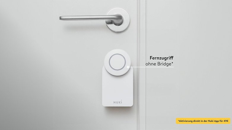 Smartes Schloss an einer Tür, beschriftet für Fernzugriff ohne Bridge. Smartes Schloss an einer Tür, beschriftet für Fernzugriff ohne Bridge.
